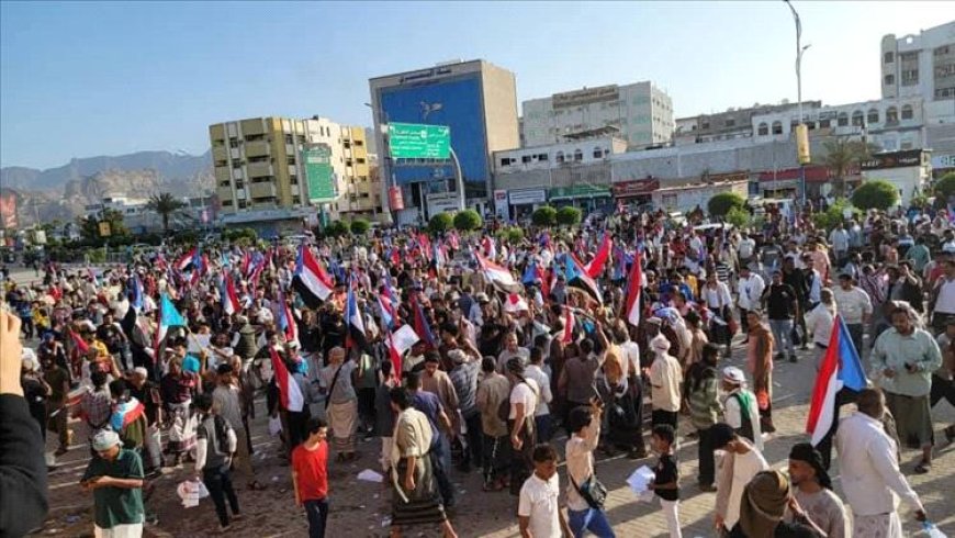 بعد صوت النساء.. صوت الرجال يعلو في عدن رفضاً لتدهور المعيشة