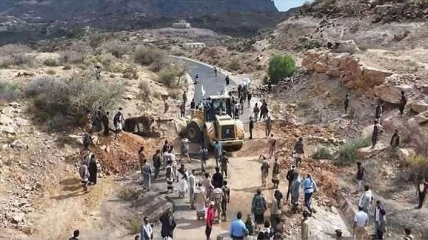 صورة أولية من لحظة فتح طريق صنعاء - عدن