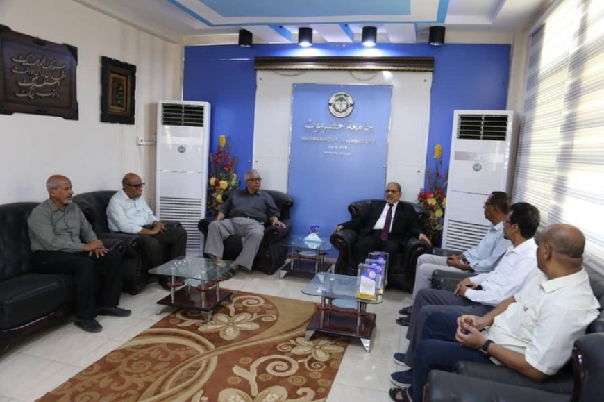 جامعة حضرموت تكرّم المشاركين في أسبوع حضرموت وتنوّه بتعاون السلطة المحلية