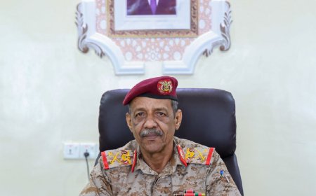 قائد المنطقة العسكرية الثانية يهنئ القيادة السياسية وأبطال القوات المسلحة بحلول عيد الأضحى المبارك