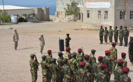 وفد من قيادة المنطقة العسكرية الثانية يُعايد الكتيبة الخاصة في عيد الأضحى