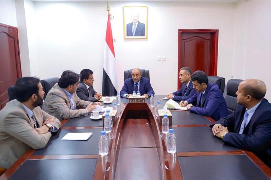 بن بريك يترأس اجتماعاً حكومياً لمتابعة إجراءات حل مشكلة انقطاعات الكهرباء وتخفيف معاناة المواطنين