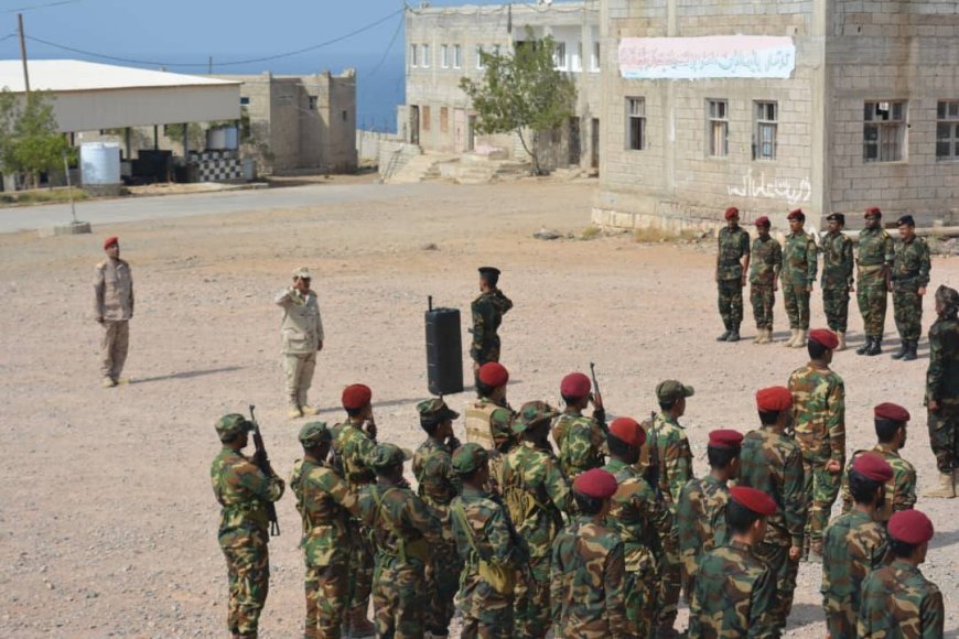 وفد من قيادة المنطقة العسكرية الثانية يُعايد الكتيبة الخاصة في عيد الأضحى