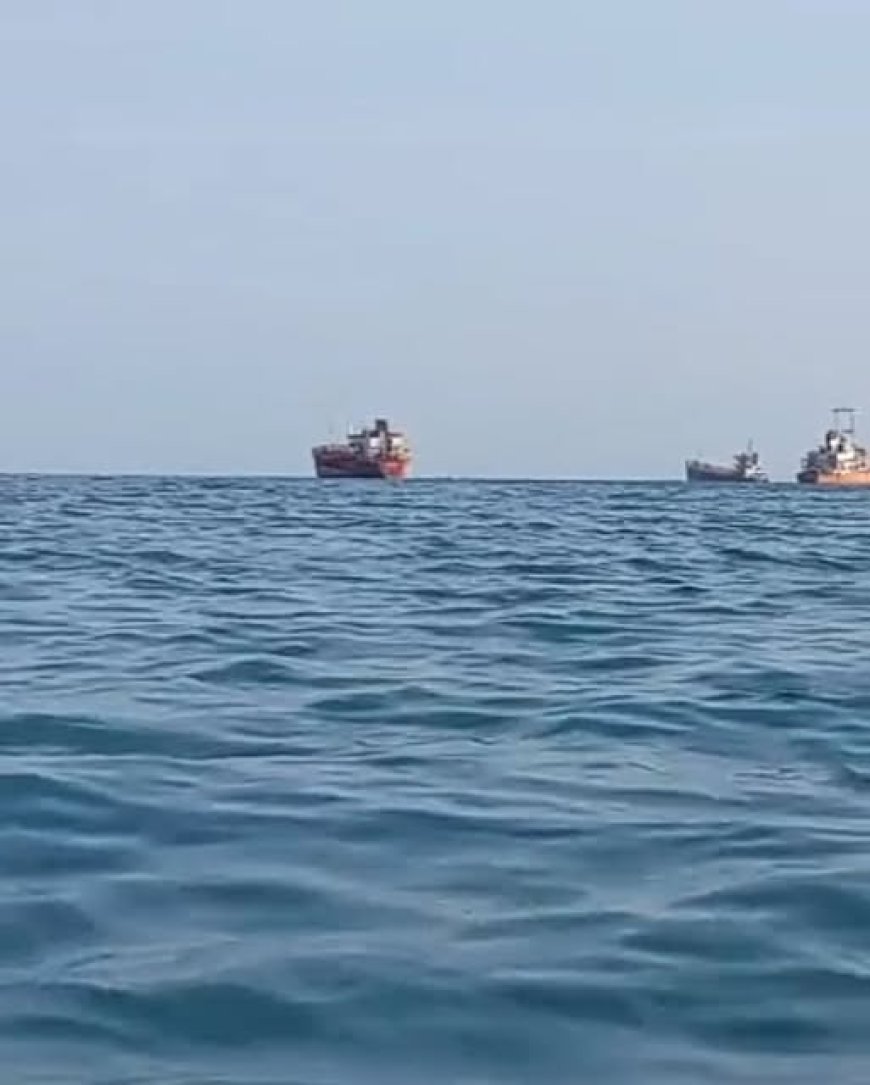 تلوث نفطي يضرب ساحل الحسوة بسبب سفينة متضررة غرب عدن