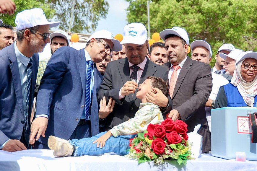 رئيس الوزراء يدشن الحملة الوطنية للتحصين ضد شلل الأطفال في عدن