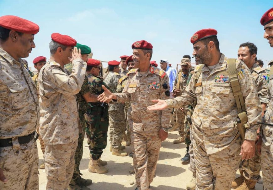 قائد المنطقة العسكرية الثانية يصل الغيضة لمتابعة مستجدات الوضع الأمني