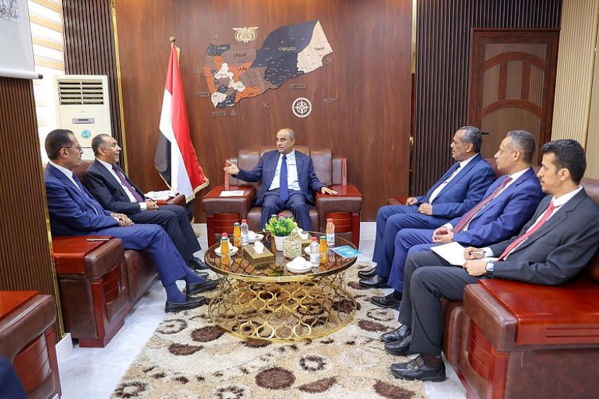 رئيس الوزراء يطالب بتراجع أسعار السلع مع تحسن سعر الصرف خلال زيارته لوزارة الصناعة والتجارة