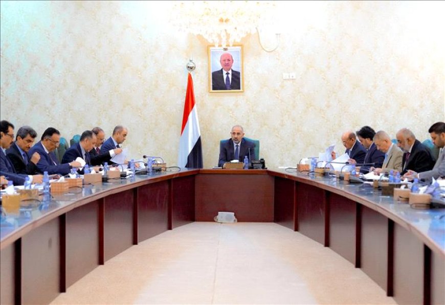 اجتماع لجنة الموارد بعدن يشيد بجهود الحكومة والبنك المركزي في استقرار العملة