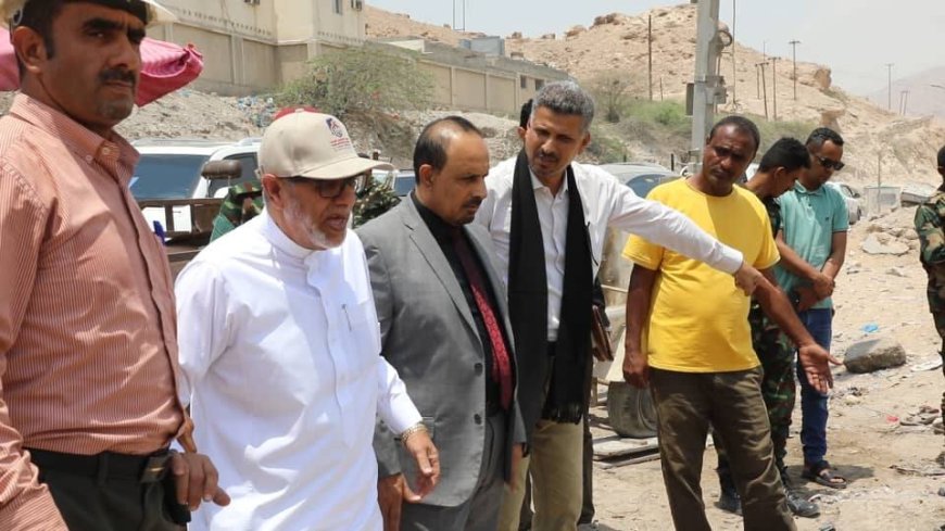 محافظ حضرموت يطلع على سير العمل في جسر المنورة ضمن مشروع خور المكلا