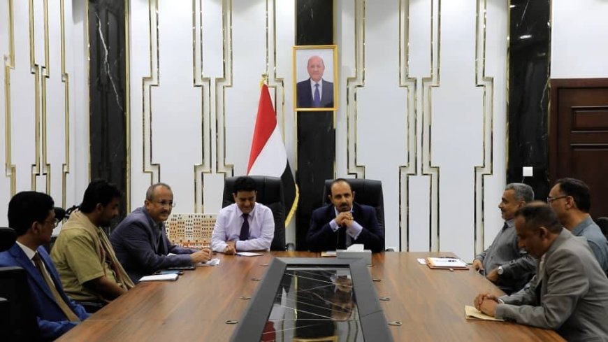محافظ حضرموت ووزير النفط يناقشان الوضع التمويني للمشتقات النفطية بالمحافظة