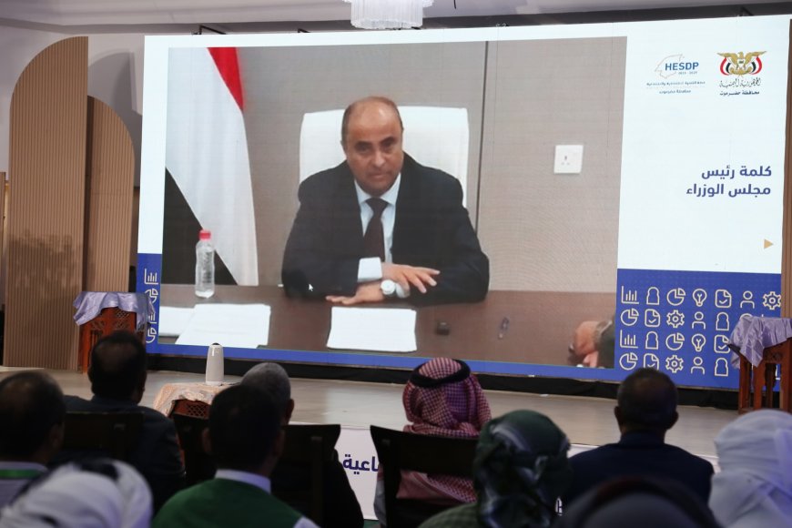 رئيس الوزراء يدعو أبناء حضرموت الى نبذ الخلافات والالتفاف حول مشروع جامع يعالج الاختلالات