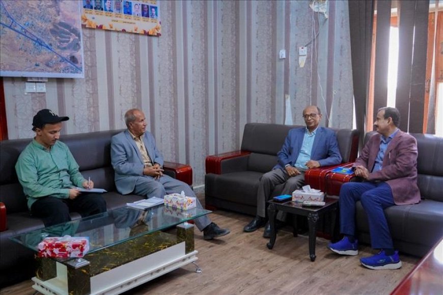 محافظ شبوة ورئيس هيئة موانئ البحر العربي يبحثان تطوير التعاون البحري والملاحي