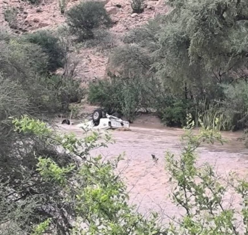 شبوة.. السيول تجرف 3 سيارات وتلحق أضراراً بالطرق والأراضي الزراعية
