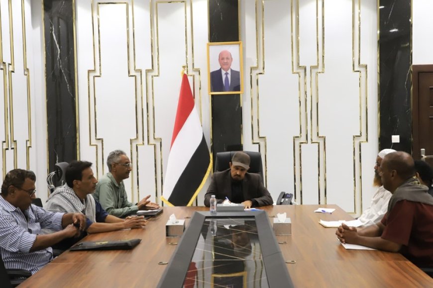 محافظ حضرموت يبحث احتياجات غيل باوزير ويوجّه بدعم المشاريع التنموية