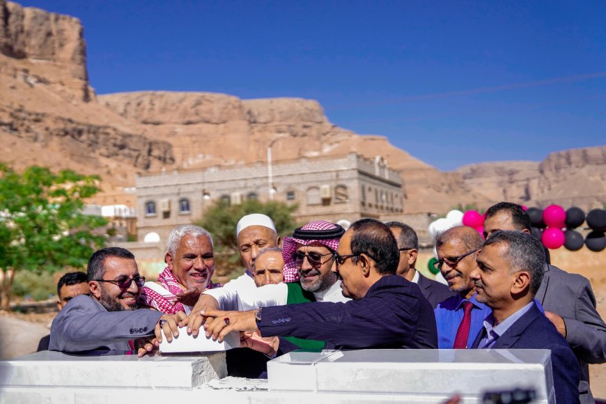 بدعم مركز الملك سلمان.. بن ماضي يضع حجر الأساس لمركز البكرية للغسيل الكلوي في دوعن