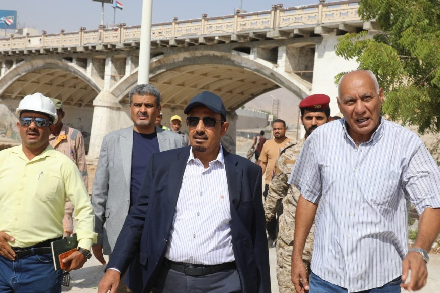 المرحلة الثانية من خور المكلا تقترب من الإنجاز.. وبن ماضي يوجه بإزالة العوائق لتسريع العمل