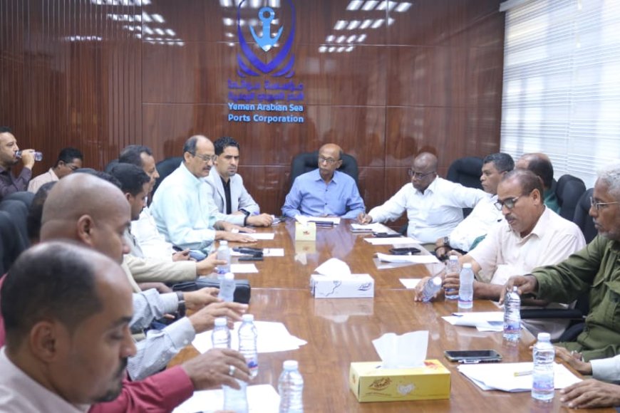 اجتماع موسّع في ميناء المكلا يبحث جاهزية الطوارئ الصحية وتقييم الاحتياجات