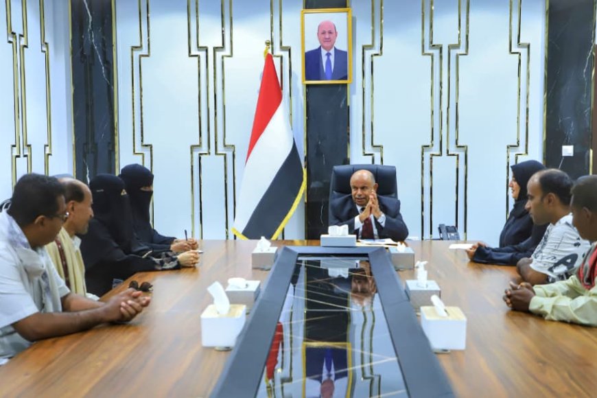 الخنبشي يناقش التحضيرات الثقافية لتأبين الروائي الحضرمي الكبير صالح باعامر