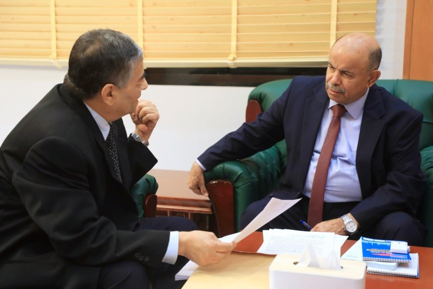 الخنبشي يناقش مع إدارة مستشفى ابن سينا تحسين الأداء وتذليل الصعوبات