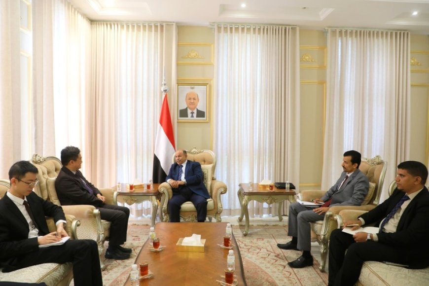 عضو مجلس القيادة محافظ حضرموت يلتقي فريق مكتب المبعوث الأممي الخاص لدى اليمن