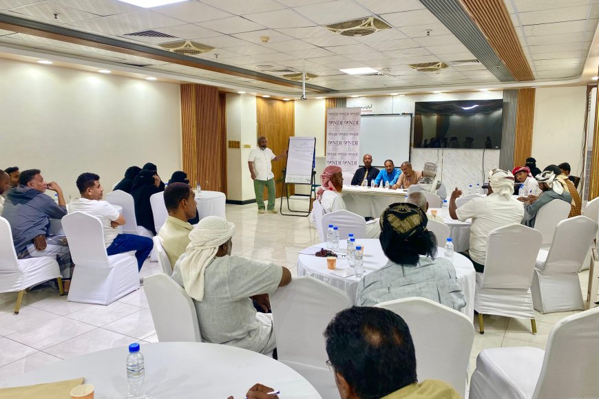 السلطة المحلية بالمكلا تنظم جلسة لمناقشة احتياجات عدد من أحياء المدينة