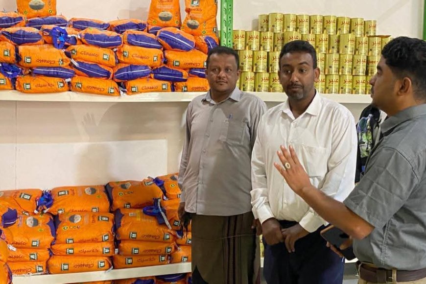 مدير مكتب الصناعة بساحل حضرموت يكثف الرقابة الميدانية لضبط الأسعار بالمكلا