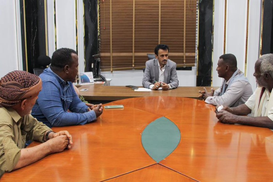 الجيلاني يلتقي أعيان وشخصيات مديرية بروم ميفع ويوجه بحل عاجل لمشكلة الكهرباء