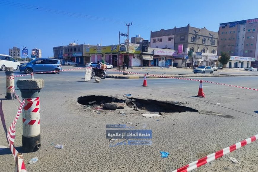 حفرة تهدد المارة في فوة.. مطالبات بتدخل فوري من الجهات المختصة
