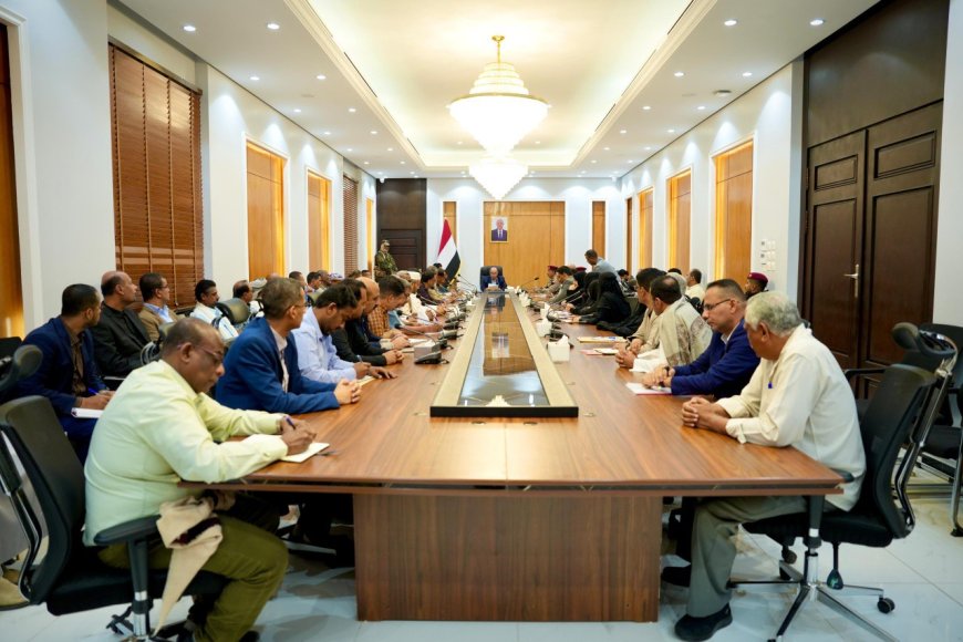 الخنبشي يترأس الاجتماع الاعتيادي للمكتب التنفيذي بساحل حضرموت ويستعرض أبرز الإنجازات والتحديات