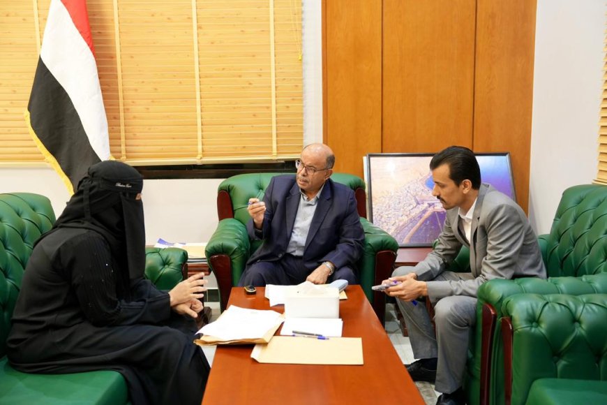 محافظ حضرموت يلتقي رئيسة اللجنة الوطنية للمرأة بالمحافظة ويؤكد دعم حقوقها ومشاركتها المجتمعية