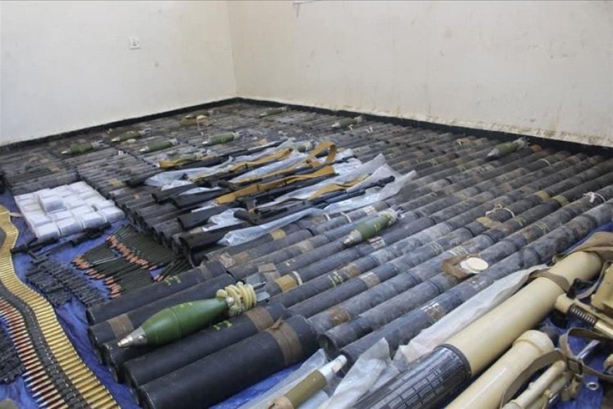 الأجهزة الأمنية بساحل حضرموت تضبط كمية من الأسلحة المنهوبة من معسكر الريان
