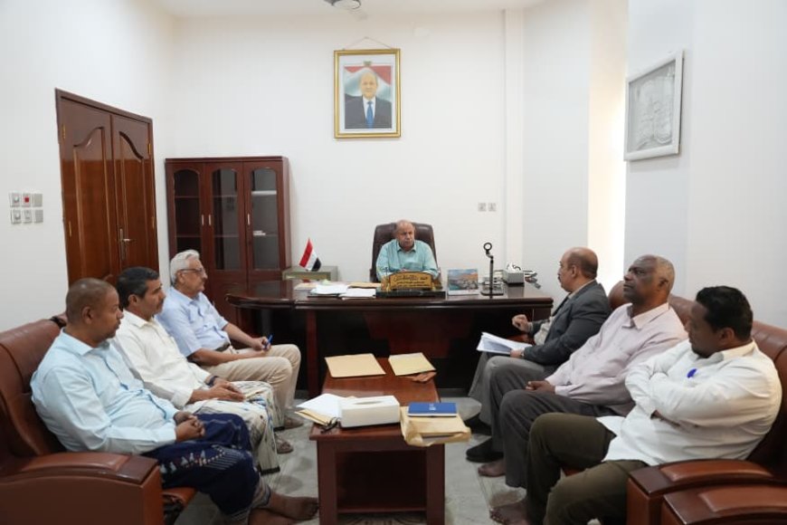 المكلا.. الخنبشي يناقش مع قيادات التربية أوضاع المعلمين والمشاريع التعليمية