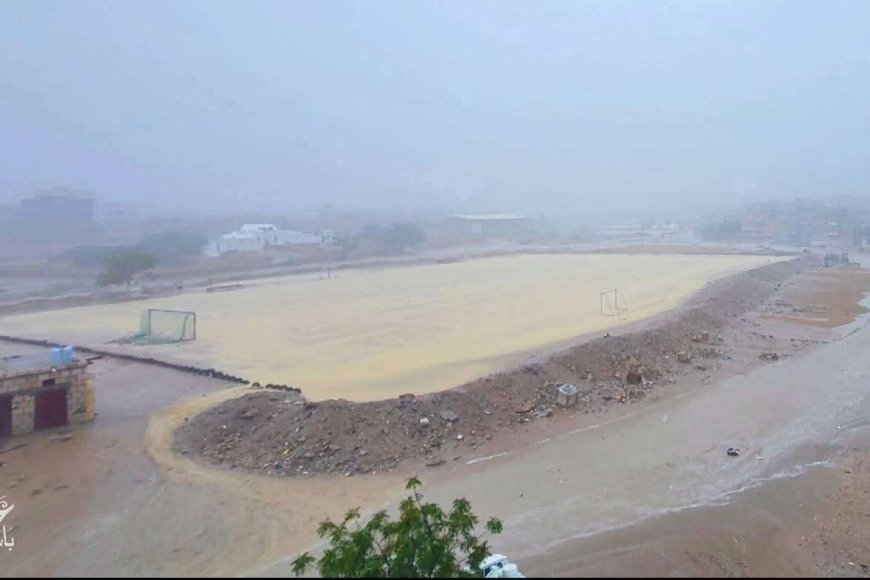 مشاهد ميدانية.. وادي سمعون يفيض ويغمر أجزاء من الشحر