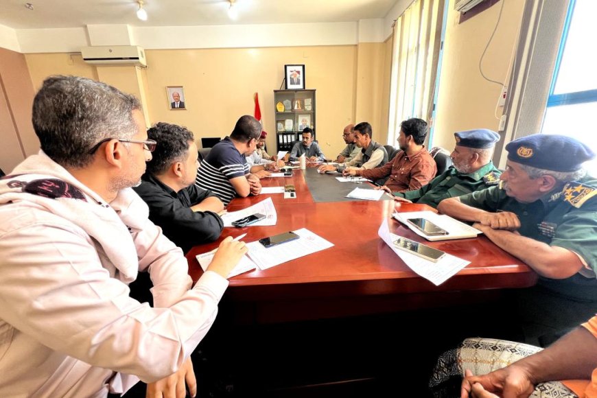 الوكيل الجيلاني يترأس اجتماع لجنة الطوارئ بساحل حضرموت لرفع الجاهزية لمواجهة التقلبات الجوية