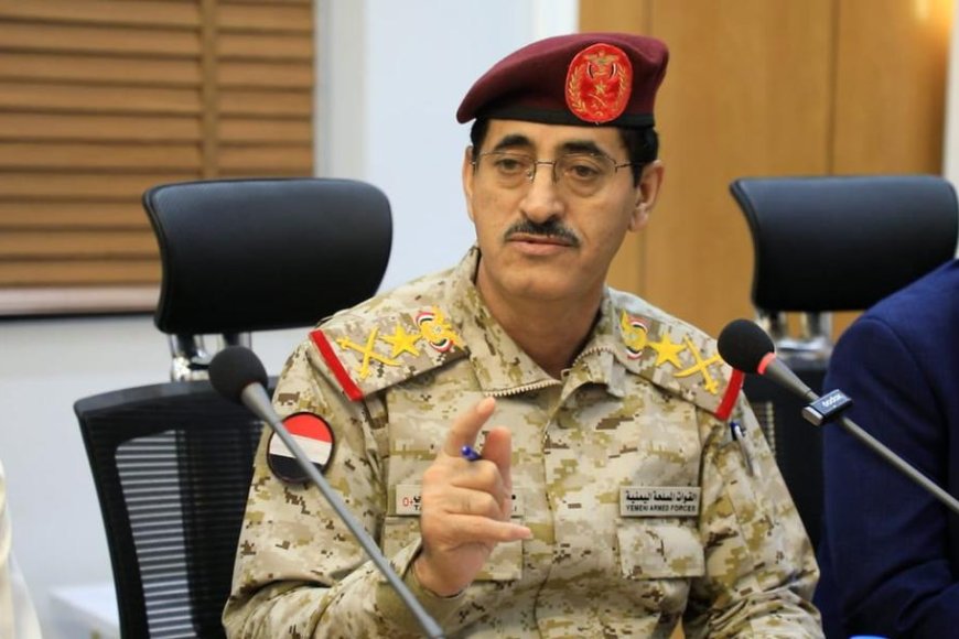 الوزير العقيلي يشيد بالخنبشي ويؤكد: القرار الأمني بيد القيادة المحلية