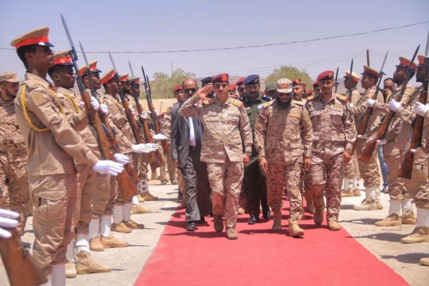 استقبال مهيب لوزير الدفاع في سيئون خلال تفقده المنطقة العسكرية الأولى