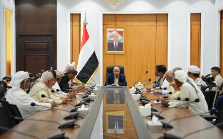 اجتماع موسع بالمكلا برئاسة الخنبشي لمتابعة الأمن والخدمات في حضرموت