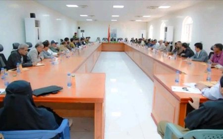 محافظ شبوة يعلن الموافقة على إنشاء مصفاة نفطية ويؤكد أهميتها الاستراتيجية