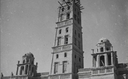 صورة فريدة تكشف مراحل تشييد منارة المحضار قبل أكثر من قرن