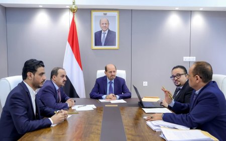 رئيس الوزراء يؤكد دعم الإعلام الرسمي ويوجه برقمنة الأرشيف الوطني