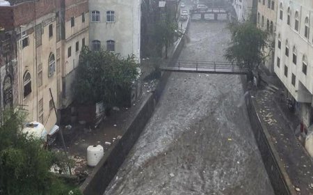 وفاة طفل في تعز وسط سيول جارفة وتحذيرات متزايدة للمواطنين