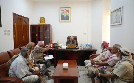 عضو مجلس القيادة محافظ حضرموت يلتقي وفداً من أبناء لبنة بارشيد والحسير ويطّلع على أبرز احتياجاتهم الخدمية