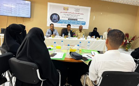 الوكيل الجيلاني يدشن دورة حول الابتزاز الإلكتروني وكيفية التعامل مع الذكاء الاصطناعي بالمكلا