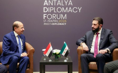 على هامش منتدى أنطاليا.. مباحثات يمنية سورية لتعزيز العلاقات الثنائية