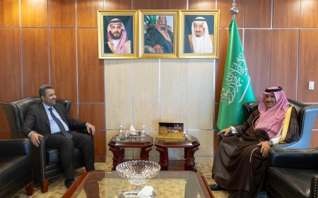 السفير آل جابر يؤكد دعم الرياض لجهود الاستقرار خلال لقائه محافظ لحج