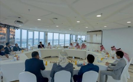 مشاورات في الرياض بين قيادات جنوبية والسفير السعودي.. ماذا طُرح؟