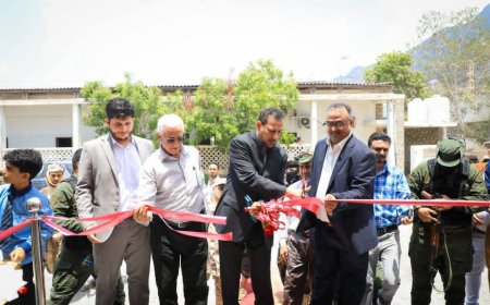 محافظ عدن يفتتح المبنى الجديد للسلطة المحلية بالتواهي