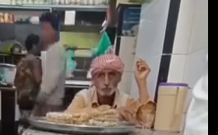 الوجع اليمني في صورة.. مسنّ يبيع الحلوى ويكافح للبقاء