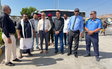 الوكيل الجيلاني يدشن حملة النظافة والتحسين الشاملة بمدينة المكلا