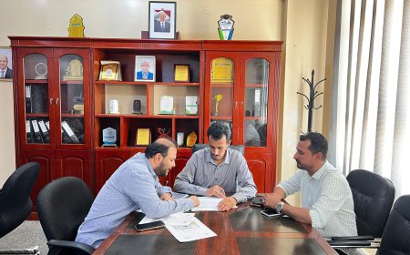 الوكيل الجيلاني يناقش الخطة التنموية لمشروع لجنة تطوير وادي حجر